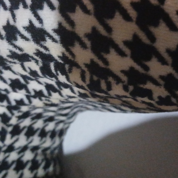 Cabeau Unisex Checkered Airplane Pillow Black White GUC - Picture 5 of 5